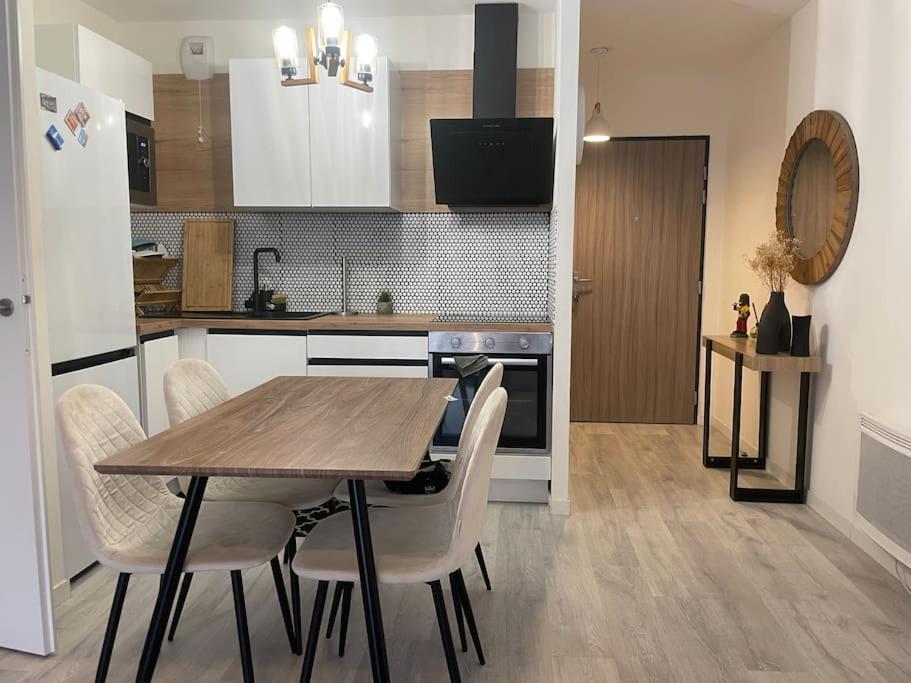 לה מאנש Appartement 24H Du Mans מראה חיצוני תמונה